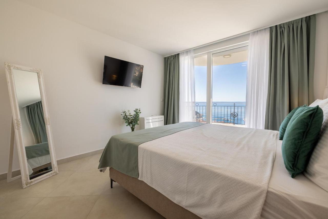 Villa Smaragd - Lapis - Luxury Apartment With Shared Pool Makarska Eksteriør billede