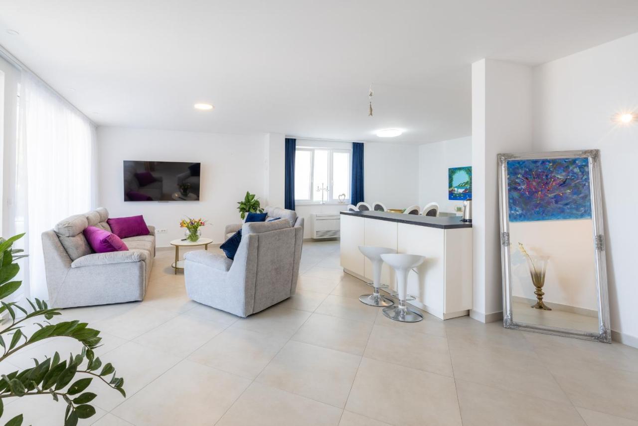 Villa Smaragd - Lapis - Luxury Apartment With Shared Pool Makarska Eksteriør billede