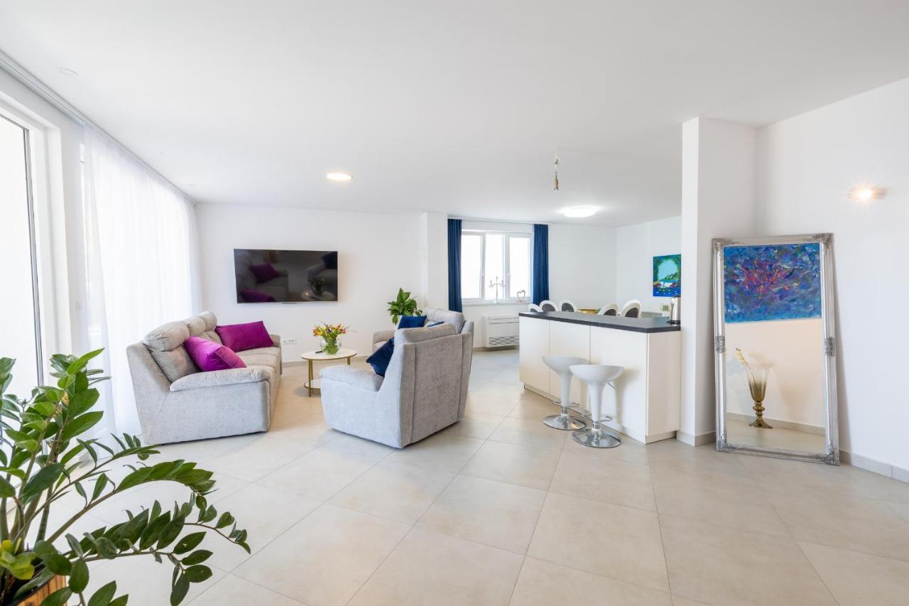 Villa Smaragd - Lapis - Luxury Apartment With Shared Pool Makarska Eksteriør billede