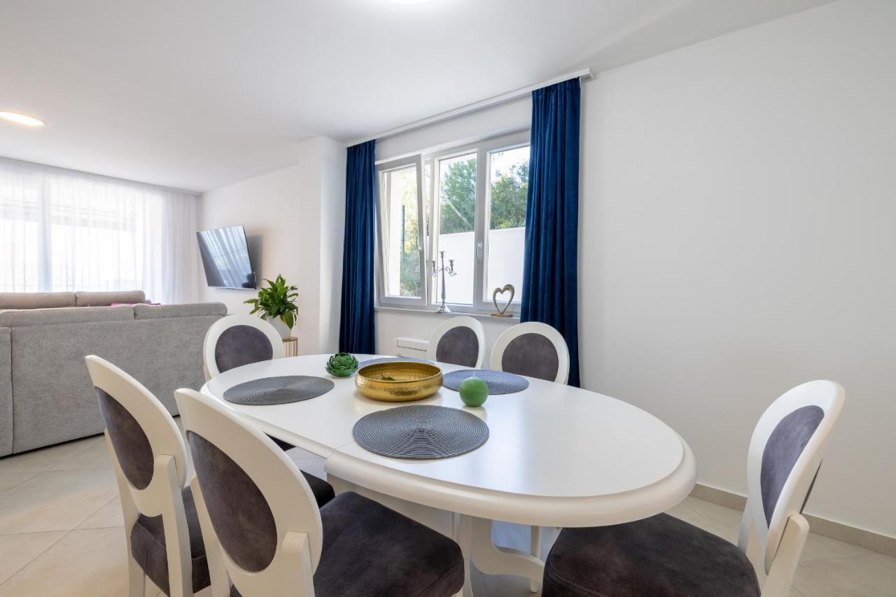 Villa Smaragd - Lapis - Luxury Apartment With Shared Pool Makarska Eksteriør billede