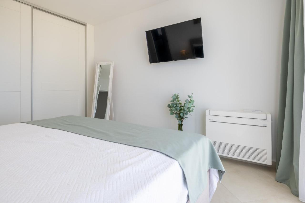 Villa Smaragd - Lapis - Luxury Apartment With Shared Pool Makarska Eksteriør billede
