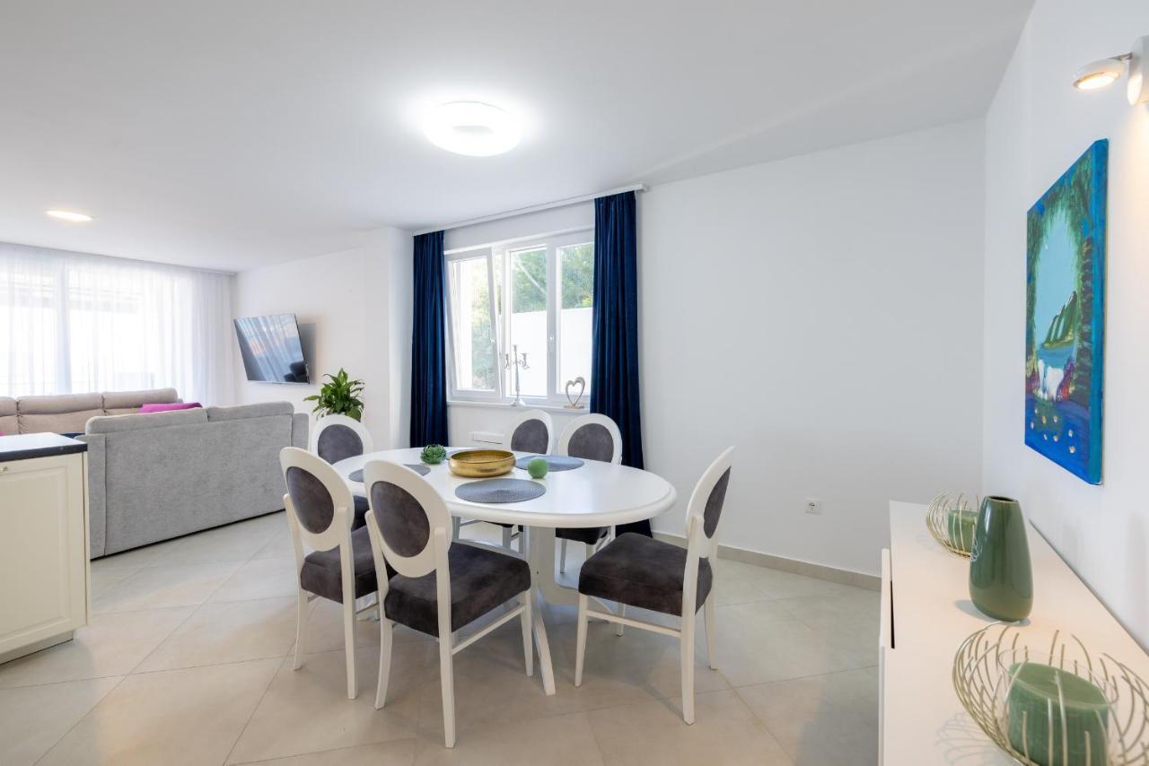 Villa Smaragd - Lapis - Luxury Apartment With Shared Pool Makarska Eksteriør billede