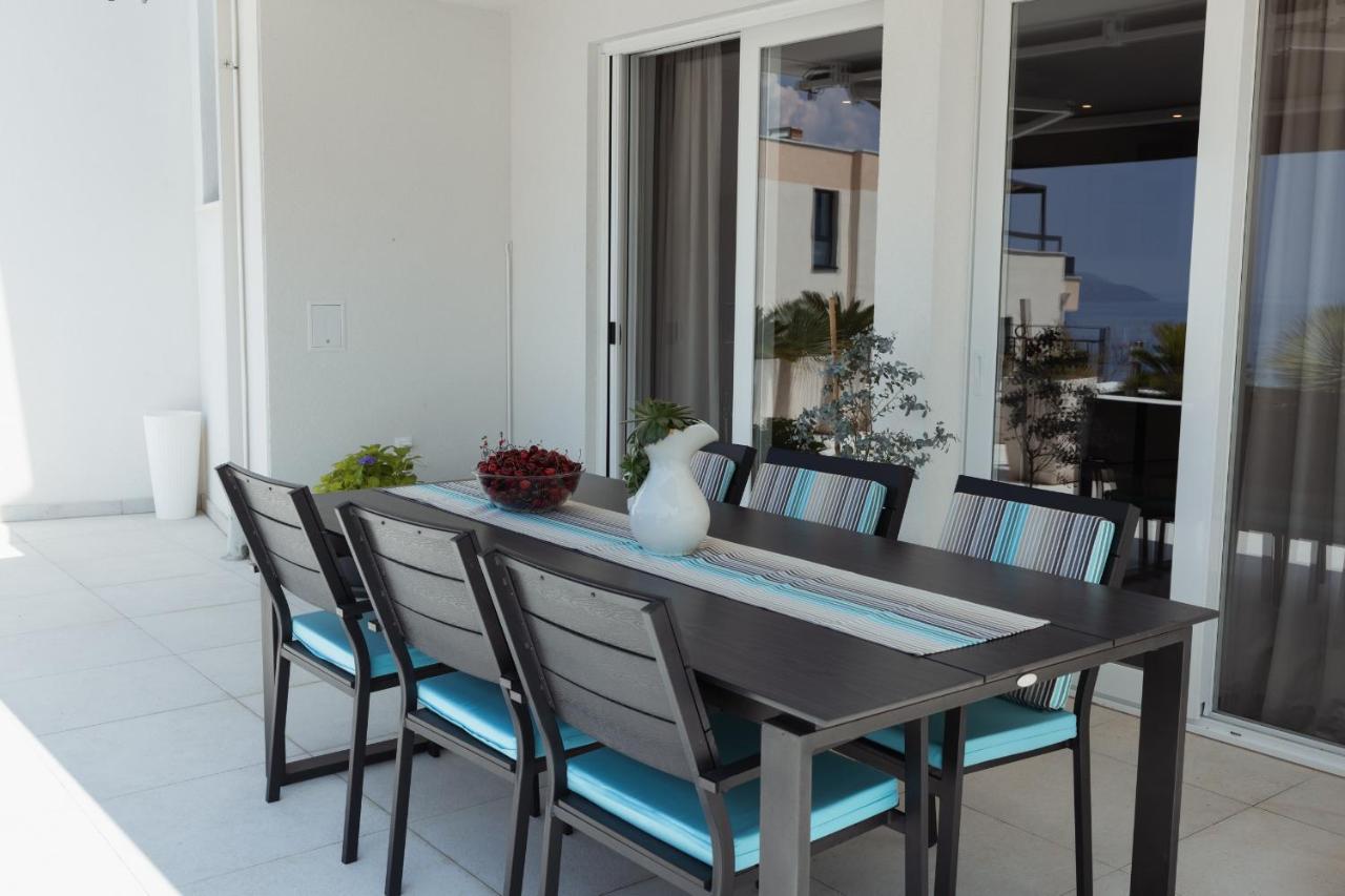 Villa Smaragd - Lapis - Luxury Apartment With Shared Pool Makarska Eksteriør billede