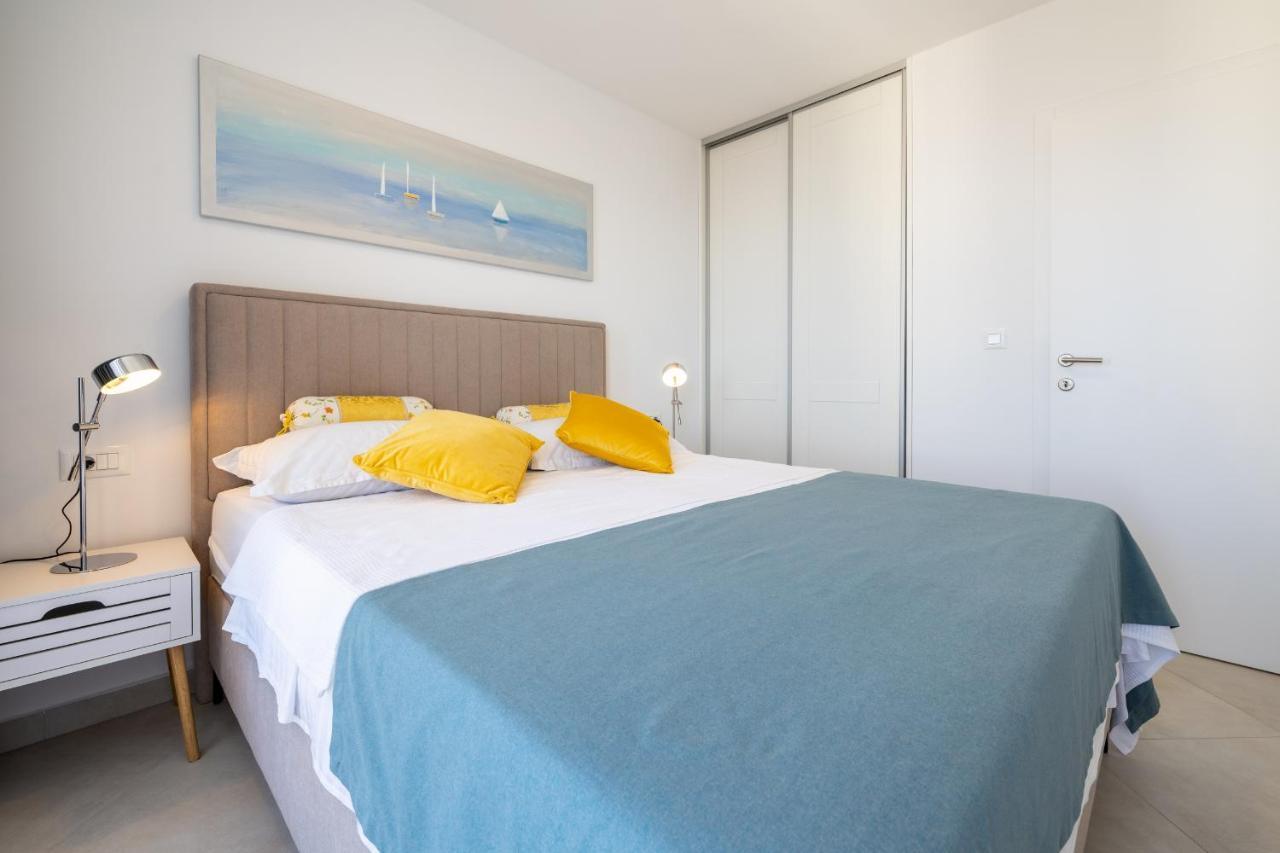 Villa Smaragd - Lapis - Luxury Apartment With Shared Pool Makarska Eksteriør billede