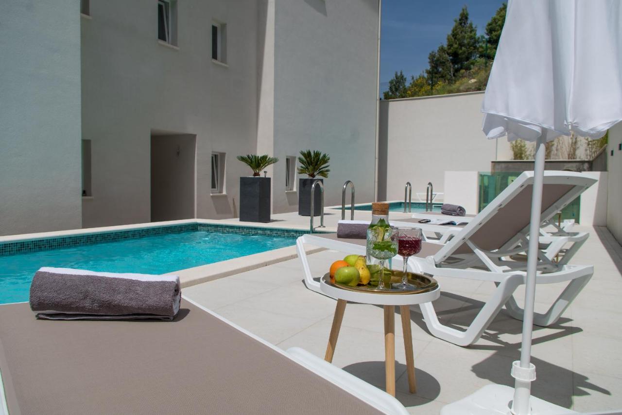 Villa Smaragd - Lapis - Luxury Apartment With Shared Pool Makarska Eksteriør billede