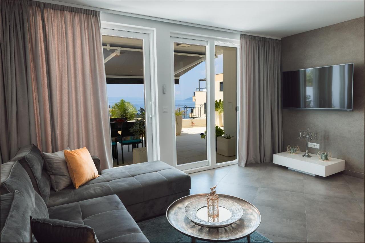 Villa Smaragd - Lapis - Luxury Apartment With Shared Pool Makarska Eksteriør billede