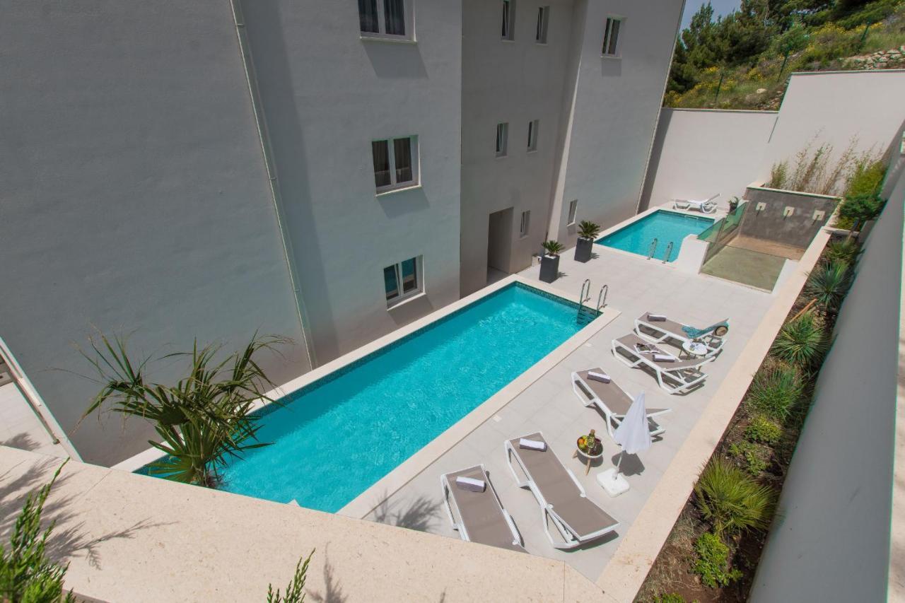 Villa Smaragd - Lapis - Luxury Apartment With Shared Pool Makarska Eksteriør billede